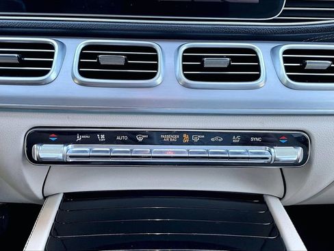 Used 2025 Mercedes-Benz GLS 450 4MATIC image 19