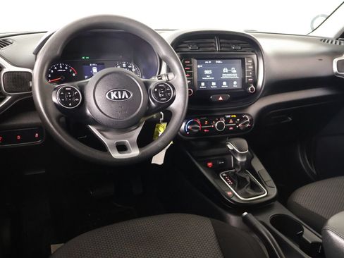Used 2020 Kia Soul LX FWD image 2
