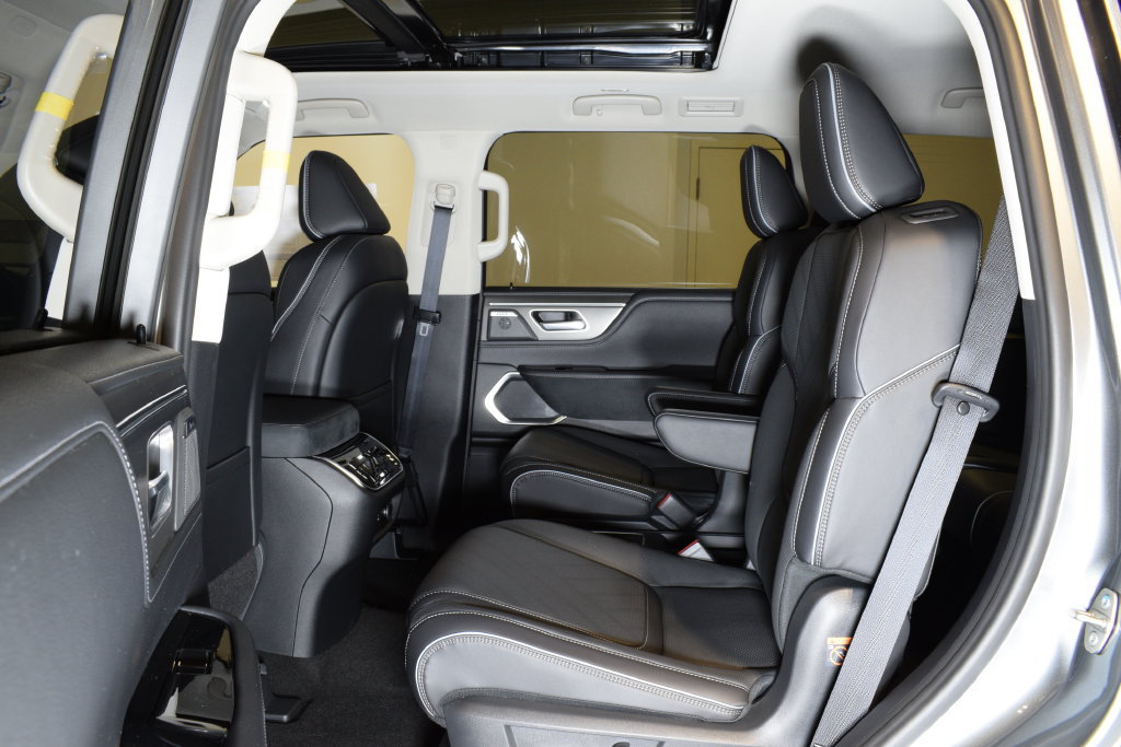 New 2027 INFINITI QX80 Luxe w/ Cargo Package AWD/4WD image 30