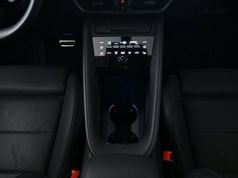 Certified 2025 Porsche Macan Electric image 16