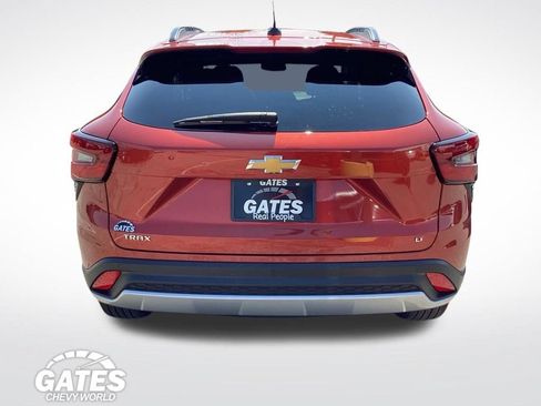 Used 2024 Chevrolet Trax LT w/ Driver Confidence Package FWD image 8
