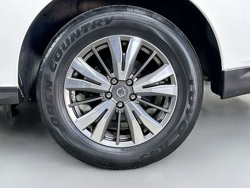 Used 2018 Nissan Pathfinder SV AWD/4WD image 30
