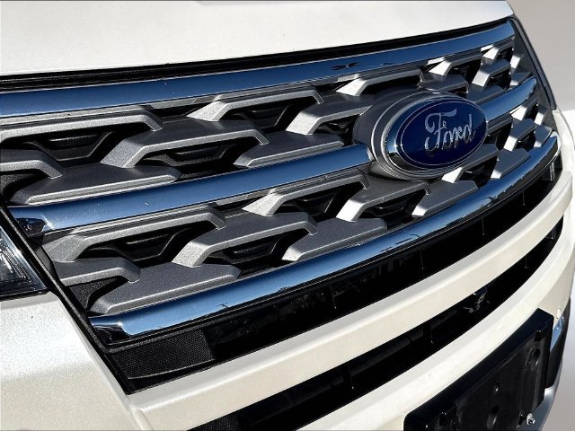 Used 2018 Ford Explorer Limited w/ Equipment Group 301A AWD/4WD image 34