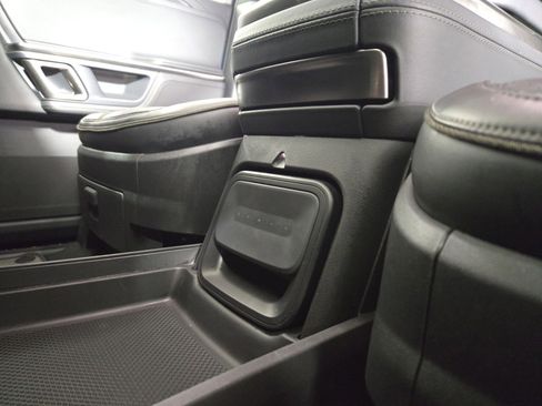 Used 2024 Rivian R1S Adventure image 33