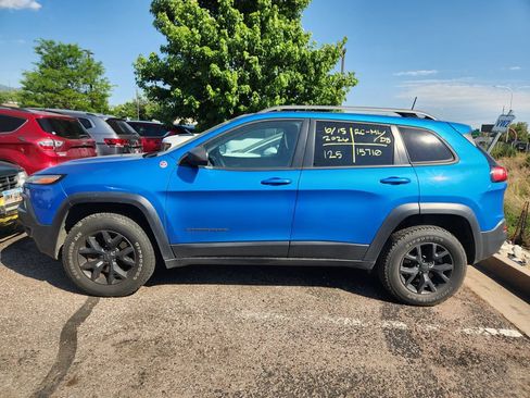 Used 2017 Jeep Cherokee Trailhawk w/ Comfort/Convenience Group AWD/4WD image 7