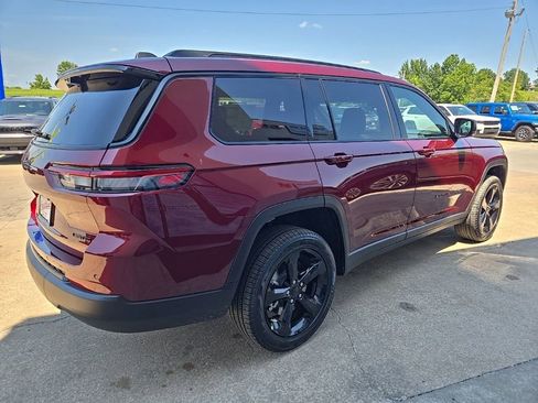 Used 2025 Jeep Grand Cherokee L Limited w/ Luxury Tech Group II image 12