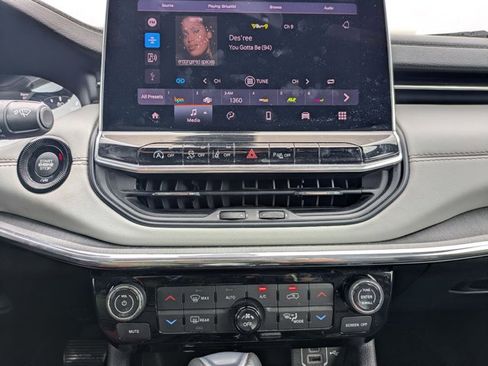 Used 2024 Jeep Compass Limited image 13