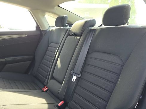 Used 2019 Ford Fusion SE FWD image 17