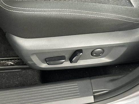 Used 2025 Nissan Rogue SV FWD image 20
