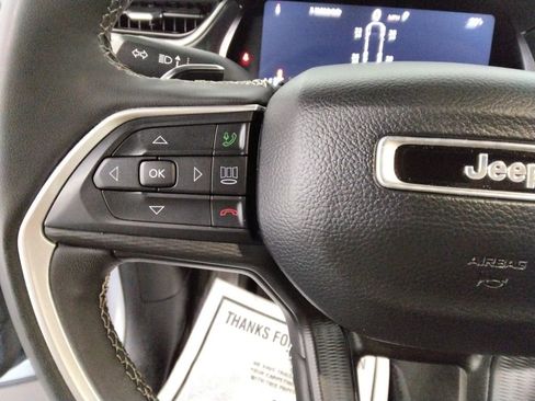 Used 2024 Jeep Grand Cherokee L Laredo image 12