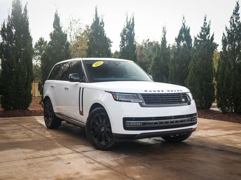 Used 2025 Land Rover Range Rover Autobiography image 2