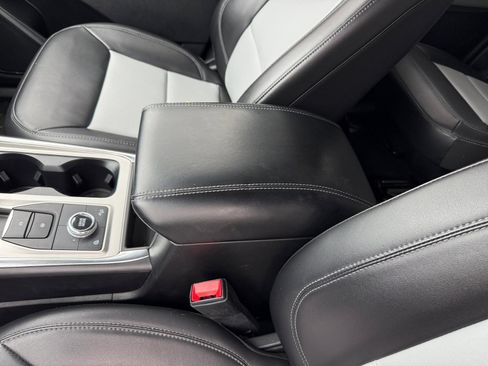 Used 2022 Ford Explorer XLT w/ Equipment Group 202A image 14