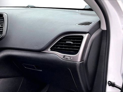 Certified 2020 Jeep Cherokee Limited image 18