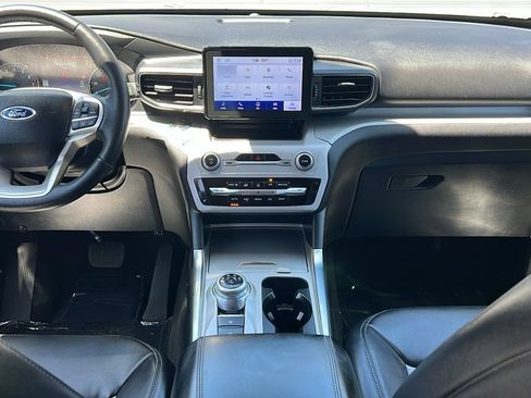 Certified 2023 Ford Explorer XLT w/ Equipment Group 202A RWD image 11