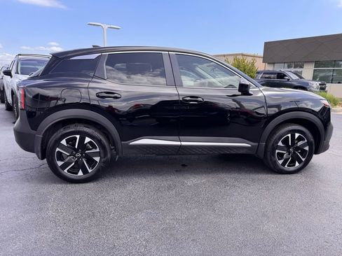 Used 2025 Nissan Kicks SV AWD/4WD image 6
