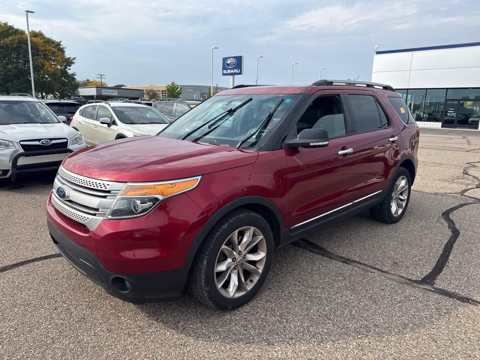 Used 2014 Ford Explorer XLT w/ Equipment Group 202A AWD/4WD image 1