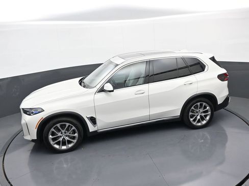 Used 2024 BMW X5 xDrive40i w/ Premium Package image 33