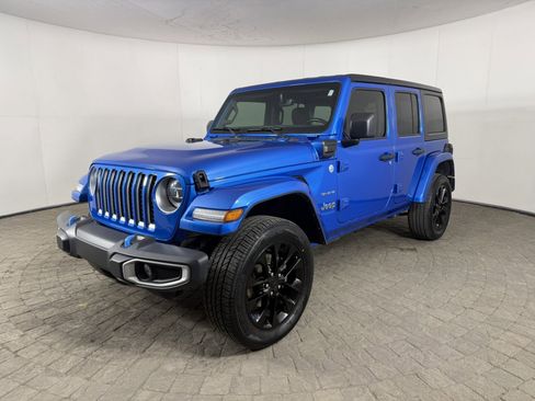 Used 2022 Jeep Wrangler Unlimited Sahara w/ Cold Weather Group image 3