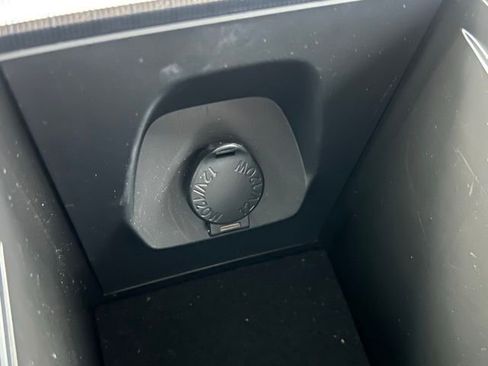 Certified 2024 Toyota Venza XLE image 38