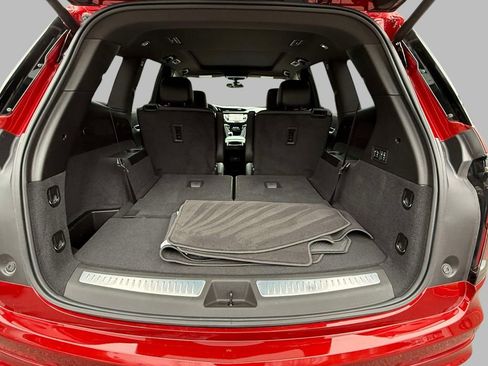 Used 2024 Cadillac XT6 Sport image 17