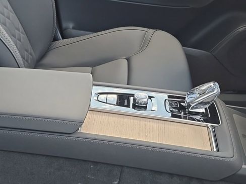 New 2026 Volvo XC90 B5 Plus w/ Protection Package Premier image 7