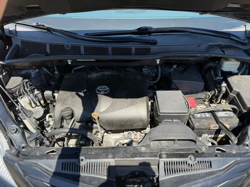 Used 2017 Toyota Sienna L FWD image 24