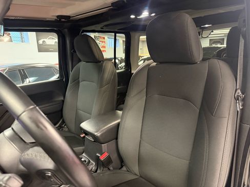 Used 2022 Jeep Wrangler Unlimited Sport image 26