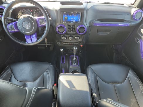 Used 2017 Jeep Wrangler Unlimited Sahara w/ Connectivity Group image 16