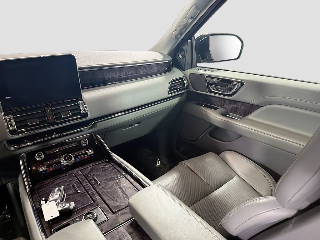 Used 2021 Lincoln Navigator Reserve AWD/4WD image 26