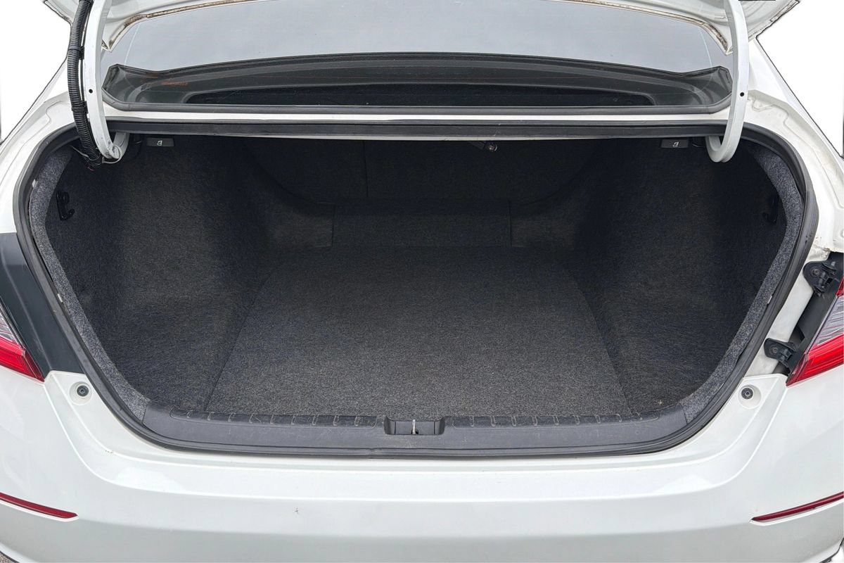 Used 2018 Honda Accord EX image 12