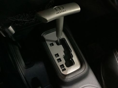 Used 2018 Jeep Wrangler Unlimited Rubicon w/ Connectivity Group AWD/4WD image 32