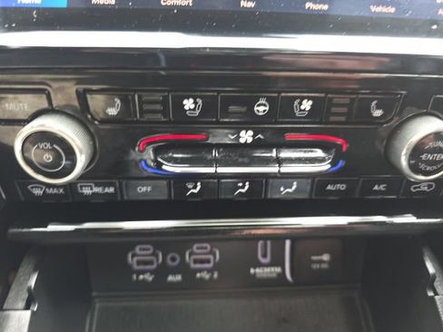 Used 2023 Jeep Grand Cherokee Overland w/ Advanced Protech Group III AWD/4WD image 24