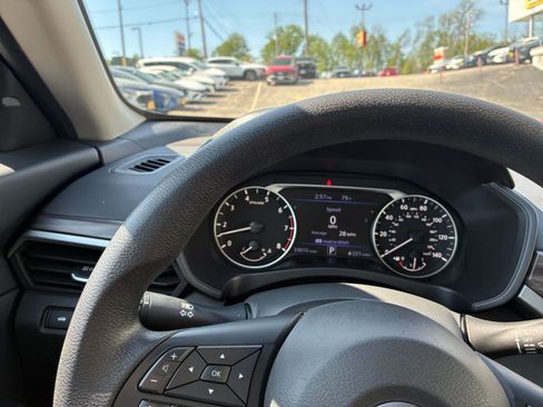 Used 2025 Nissan Altima 2.5 SV image 34