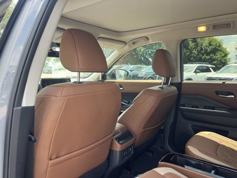 New 2026 Nissan Pathfinder Platinum AWD/4WD image 18