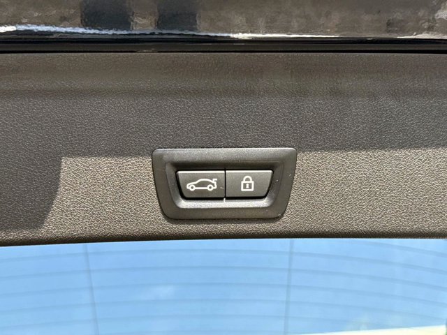 Used 2022 BMW X6 xDrive40i w/ Premium Package AWD/4WD image 11