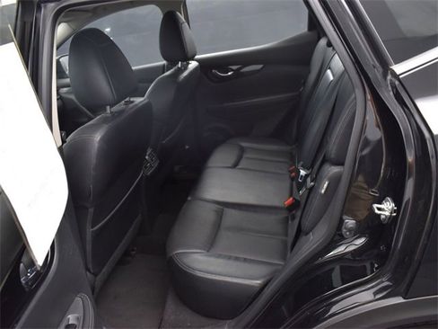 Used 2022 Nissan Rogue Sport SL w/ Premium Package image 18