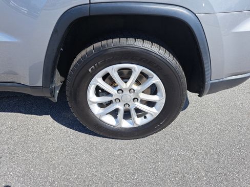Used 2021 Jeep Grand Cherokee Laredo RWD image 30
