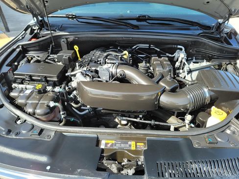 Used 2023 Dodge Durango SXT Launch Edition RWD image 9