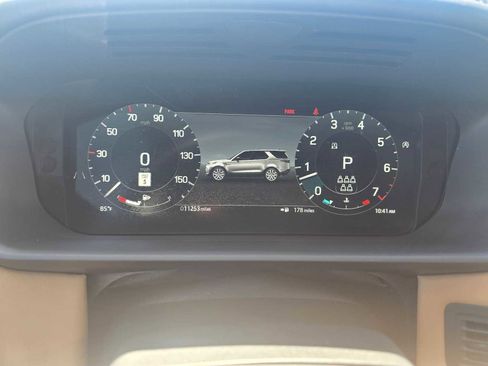 Used 2025 Land Rover Discovery Metropolitan Edition AWD/4WD image 26
