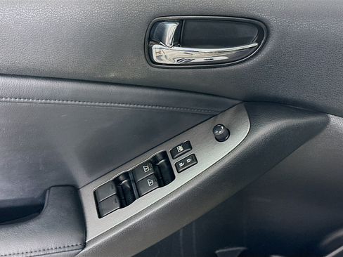 Used 2011 Nissan Altima 2.5 SL w/ 2.5SL Pkg FWD image 15