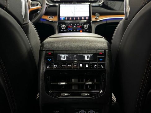 Used 2023 Jeep Grand Cherokee Summit AWD/4WD image 10