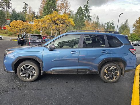 Used 2025 Subaru Forester Limited image 4