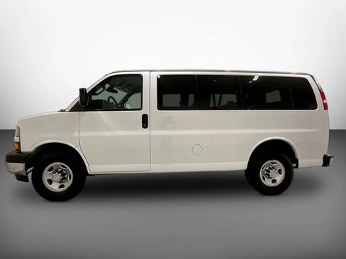 Used 2020 Chevrolet Express 2500 LT w/ LT Preferred Equipment Group RWD image 9