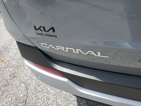 New 2026 Kia Carnival EX image 7