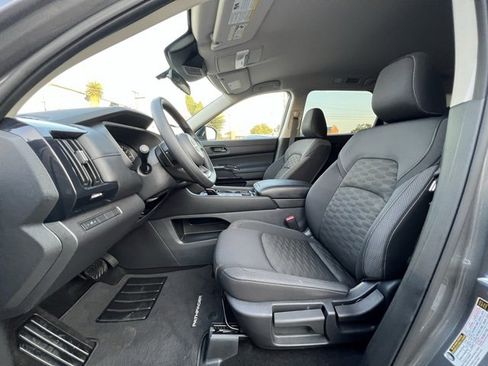 Certified 2025 Nissan Pathfinder S image 21