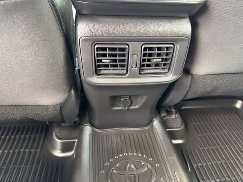 Used 2022 Toyota RAV4 LE AWD/4WD image 16