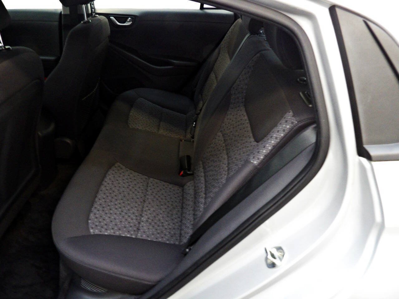 Used 2018 Hyundai Ioniq Blue FWD image 10