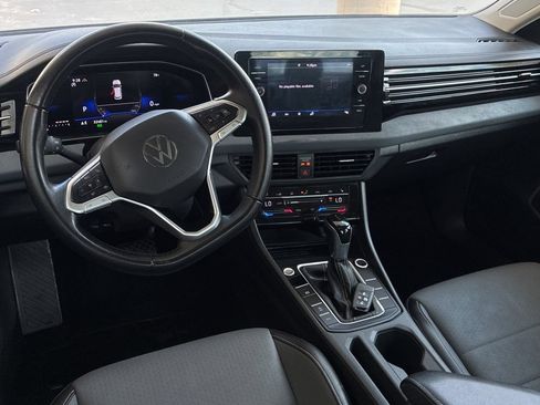 Used 2025 Volkswagen Jetta SE FWD image 12