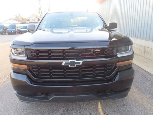 Used 2019 Chevrolet Silverado 1500 Custom w/ Custom Convenience Package AWD/4WD image 11