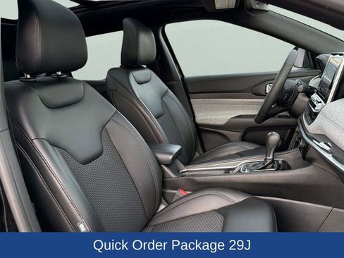 Used 2025 Jeep Compass Latitude w/ Sun & Sound Group AWD/4WD image 20